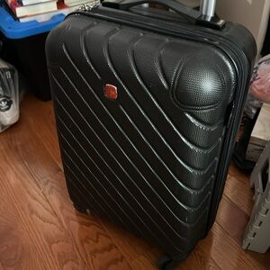 Perfect condition Swiss Gear carry on luggage